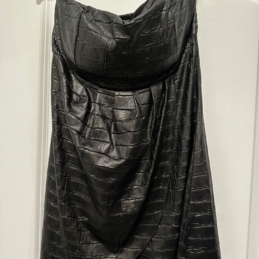 Dot’s Fashion Junior's Black Faux Leather Mini top Size S